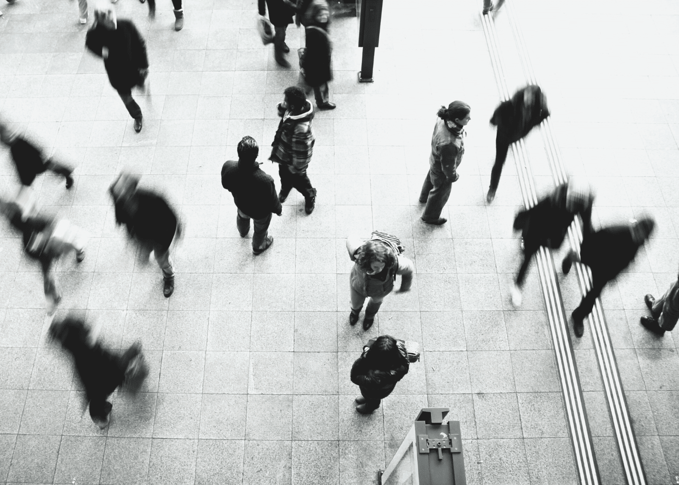 People walking quickly with blur effects